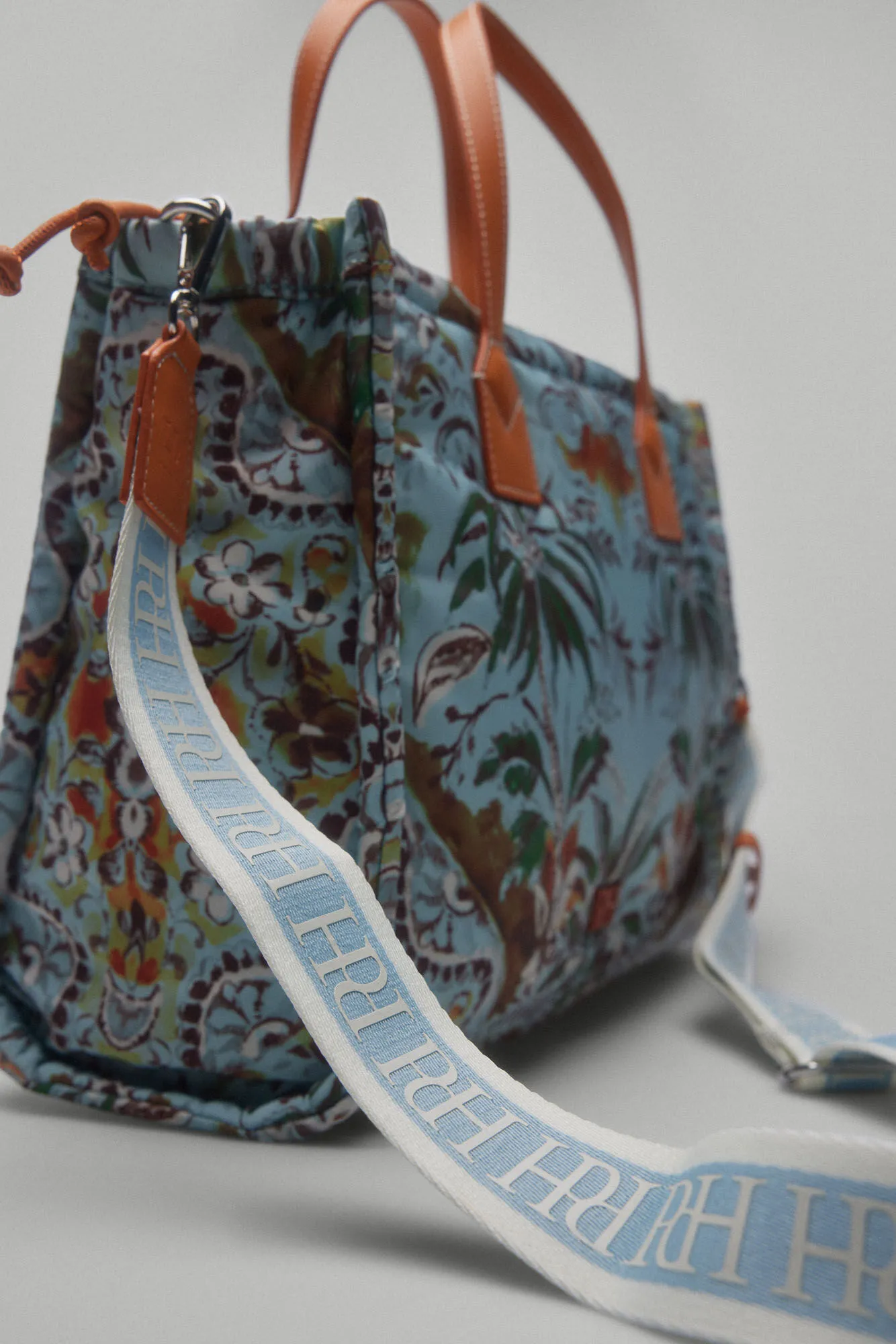 Bolso tote nylon estampado