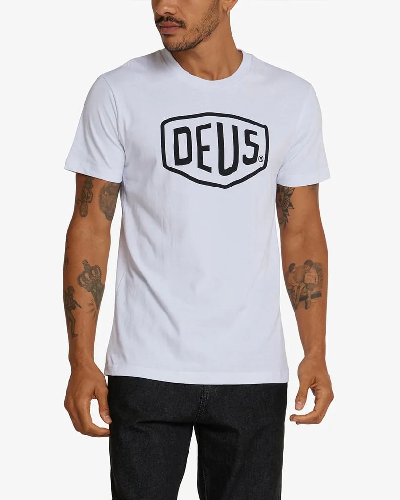 Deus Ex Machina – Camiseta Shield white