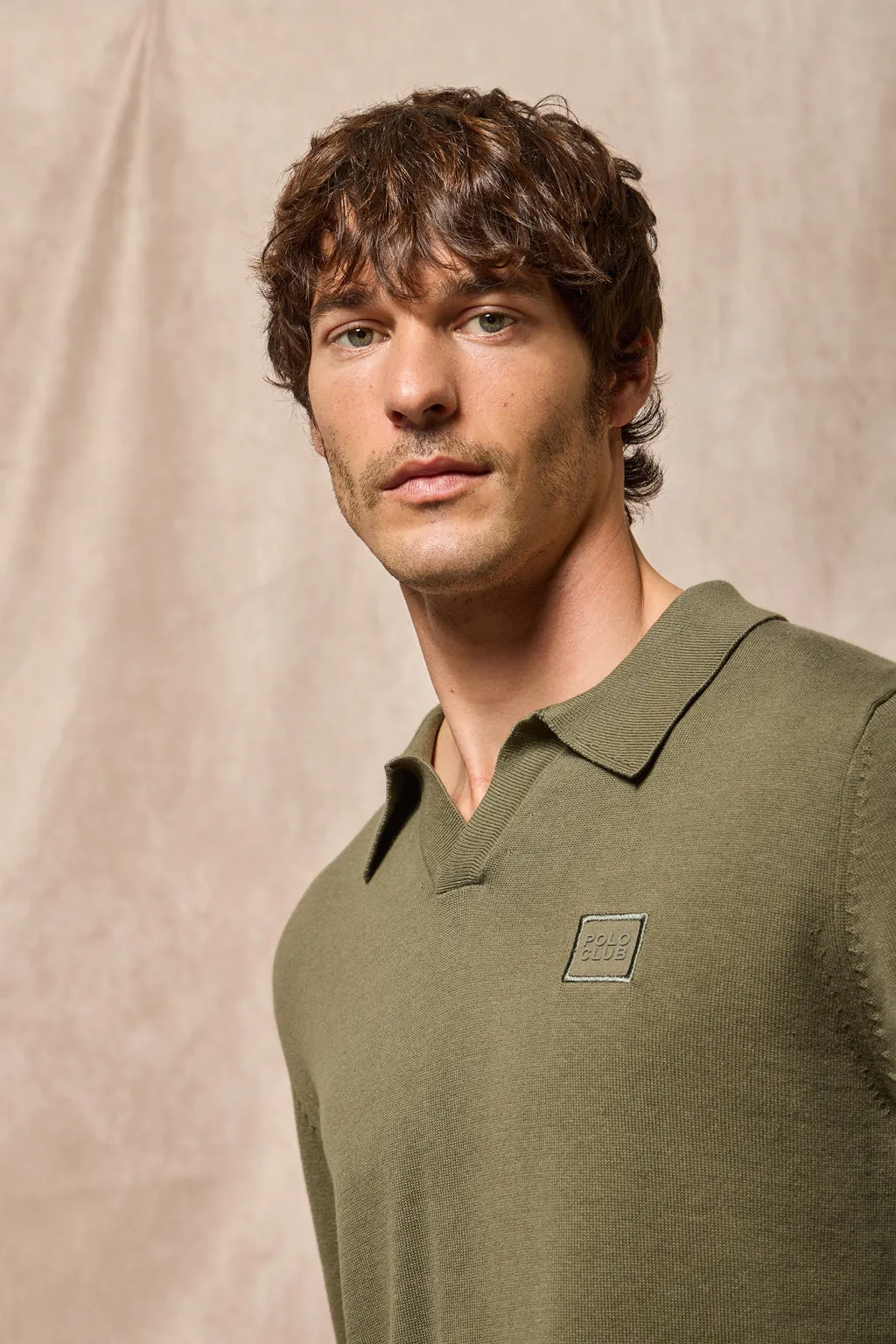 Jersey verde militar Martin de cuello polo y pico con detalle Polo Club