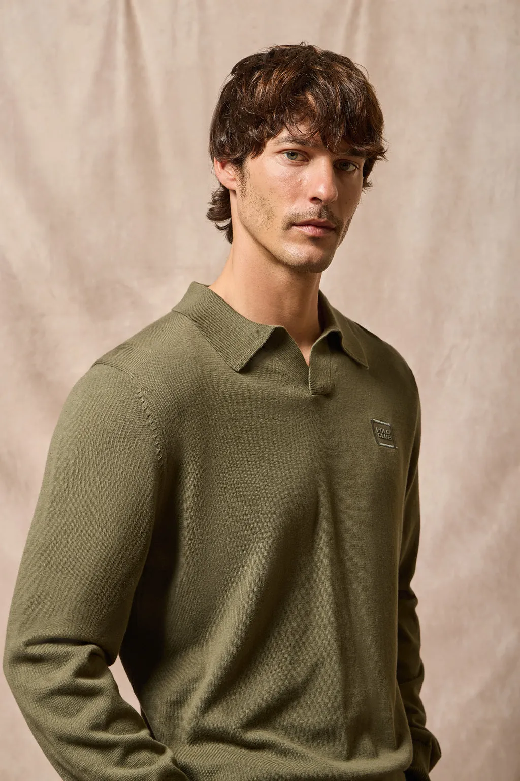 Jersey verde militar Martin de cuello polo y pico con detalle Polo Club