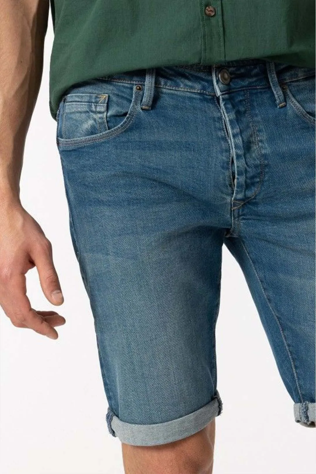 PANTALÓN CORTO SLIM VAQUERO