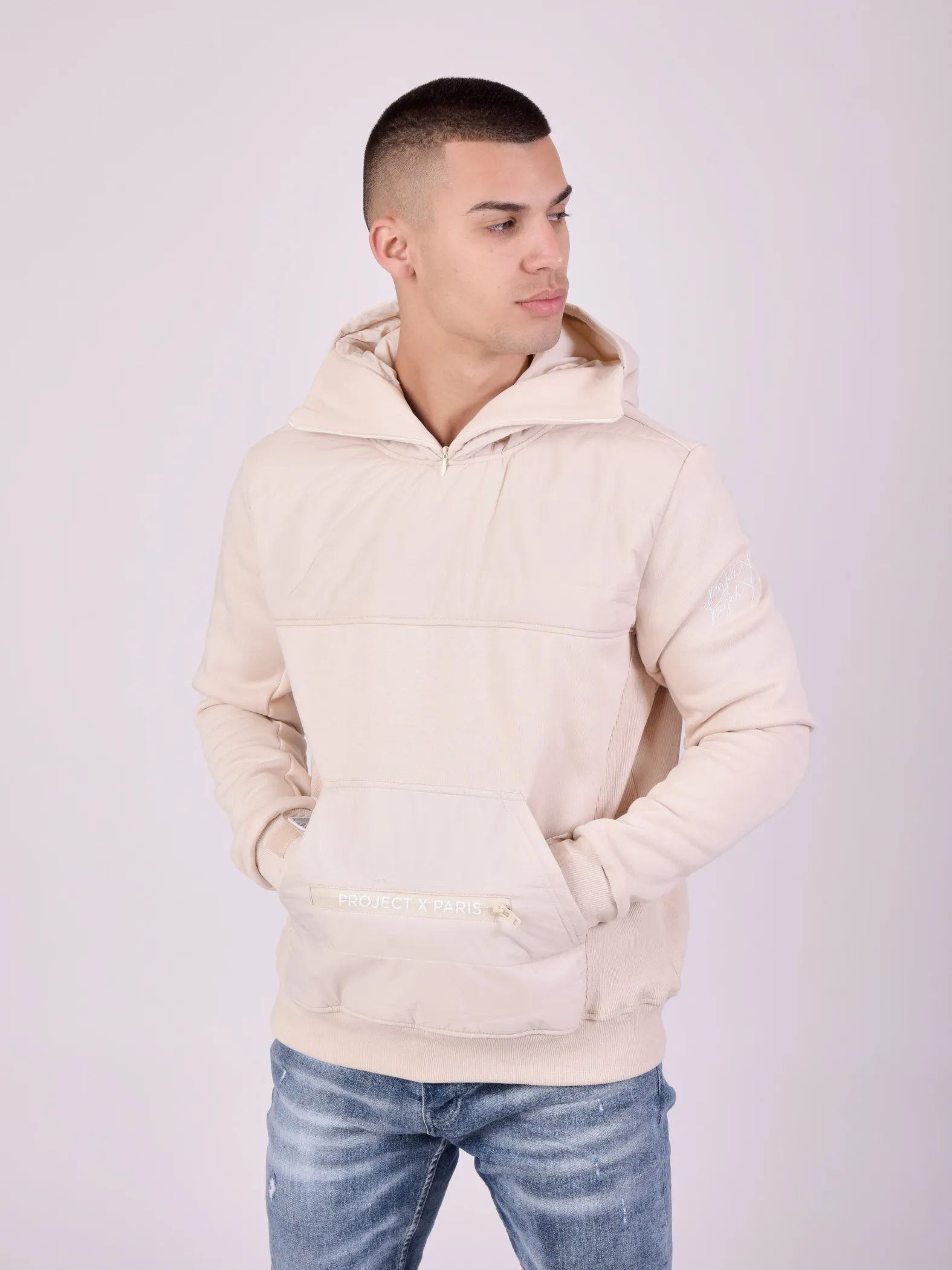 Sudadera con capucha y bolsillo canguro acolchado